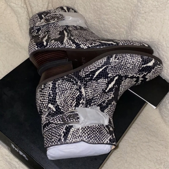 🌺SOLD ON MERCARI🌺COACH snake embossed boots - Picture 5 of 11